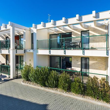 Queen Beach Apartments Nin Exterior foto