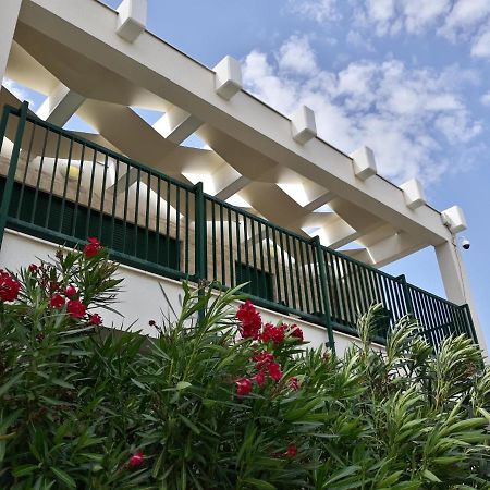 Queen Beach Apartments Nin Exterior foto