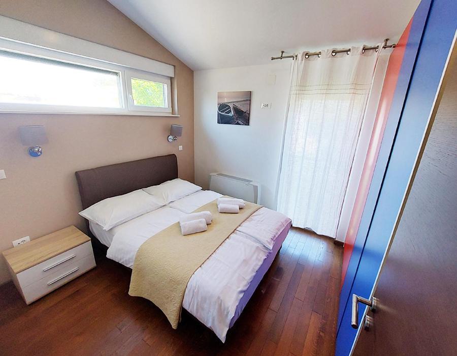 Queen Beach Apartments Nin Exterior foto