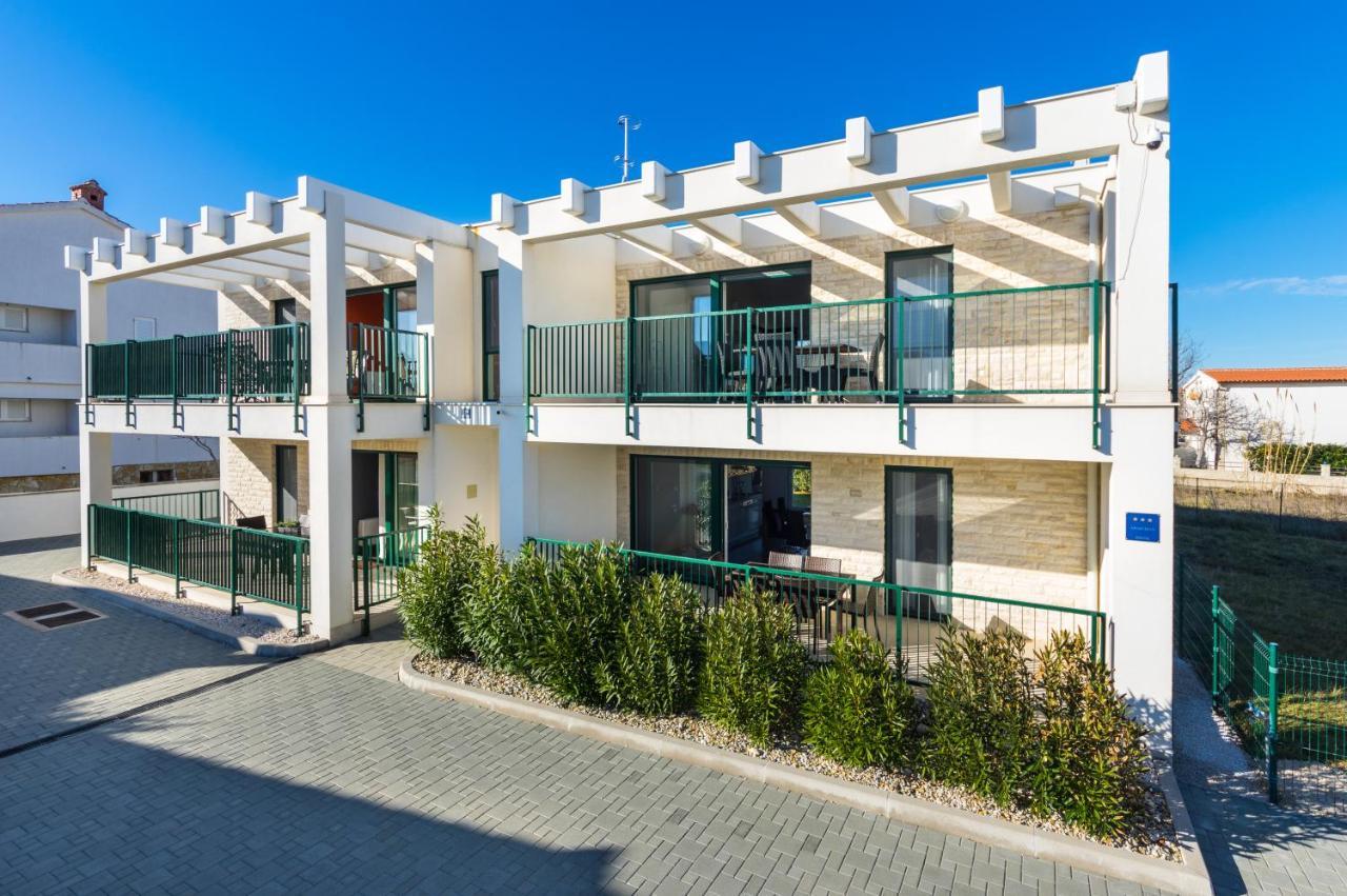 Queen Beach Apartments Nin Exterior foto