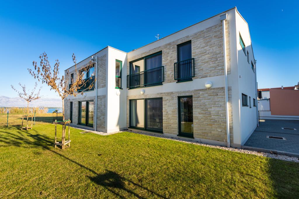 Queen Beach Apartments Nin Exterior foto