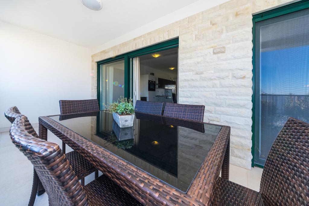 Queen Beach Apartments Nin Exterior foto