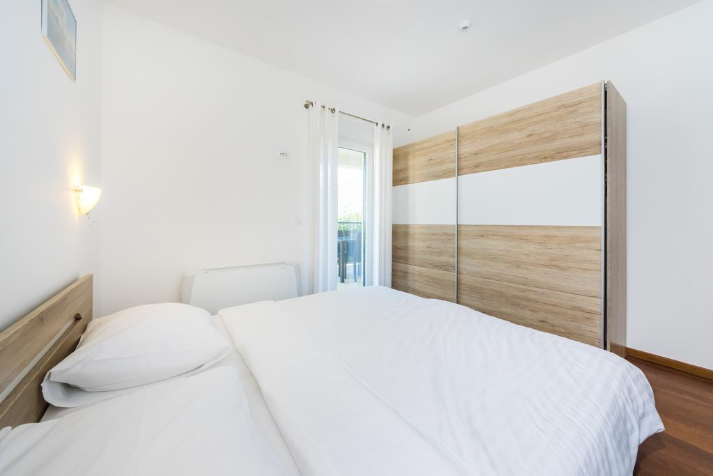 Queen Beach Apartments Nin Exterior foto