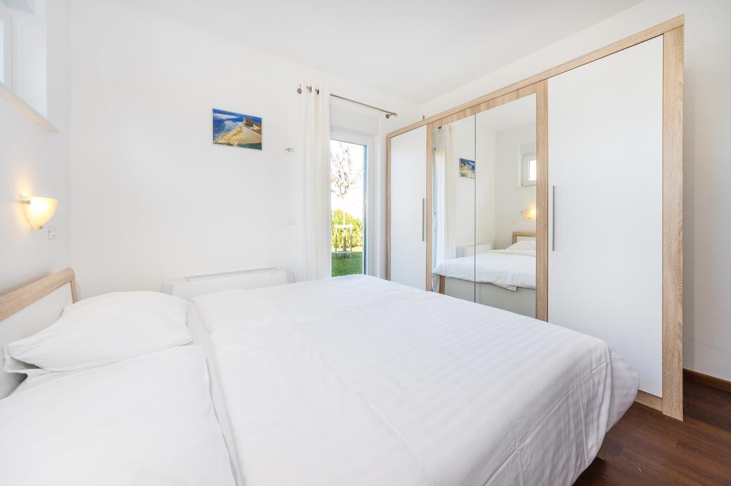 Queen Beach Apartments Nin Exterior foto